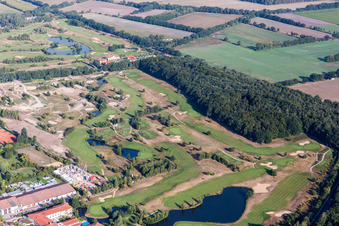 Luftaufnahme von Gelände des Golfplatz Golf Resort Adendorf in Adendorf im Bundesland Niedersachsen, Deutschland