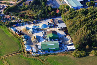 Industriegebiet am Elbvorland mit Recyclinghof der Reiling Unternehmensgruppe in Lauenburg im Bundesland Schleswig-Holstein, Deutschland