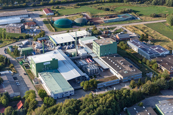 Gebäude und Produktionshallen auf dem Werksgelände des Chemieproduzenten Worlée-Chemie GmbH in Lauenburg/Elbe im Bundesland Schleswig-Holstein, Deutschland