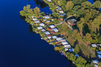 Luftaufnahme von Diebsradenweg am Elbe-Lübeck-Kanal mit Campingplatz Freizeitwelt Güster im Bundesland Schleswig-Holstein, Deutschland