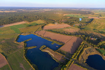 Baggersee im Ortsteil Stixe in Amt Neuhaus im Bundesland Niedersachsen, Deutschland