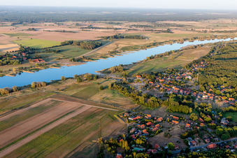 Dorfkern an den Fluß- Uferbereichen der Elbe in Neu Darchau im Bundesland Niedersachsen, Deutschland