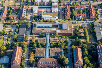 Campus- Gebäude der Universität Leuphana Universität Lüneburg in Lüneburg im Ortsteil Bockelsberg im Bundesland Niedersachsen, Deutschland