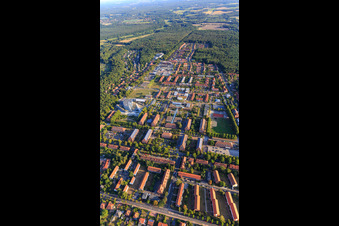 Campus- Universitäts- Bereich Zentralgebäude Leuphana Universität Lüneburg vom Architekt Libeskind im Ortsteil Bockelsberg im Bundesland Niedersachsen, Deutschland von oben