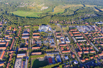 Campus- Universitäts- Bereich Zentralgebäude Leuphana Universität Lüneburg vom Architekt Libeskind im Ortsteil Bockelsberg im Bundesland Niedersachsen, Deutschland aus der Luft