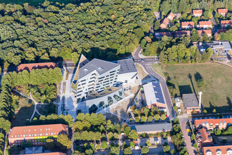 Schrägluftbild von Campus- Universitäts- Bereich Zentralgebäude Leuphana Universität Lüneburg vom Architekt Libeskind in Lüneburg im Ortsteil Bockelsberg im Bundesland Niedersachsen, Deutschland