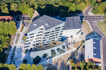 Campus- Universitäts- Bereich Zentralgebäude Leuphana Universität Lüneburg vom Architekt Libeskind in Lüneburg im Ortsteil Bockelsberg im Bundesland Niedersachsen, Deutschland von oben