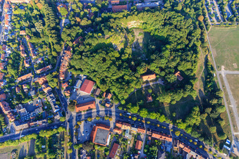 Kalkberg, Ehemaliger Gipsbrennofen Lüneburg Baudenkmal und  Matthäus-Gemeinde Lüneburg im Bundesland Niedersachsen, Deutschland