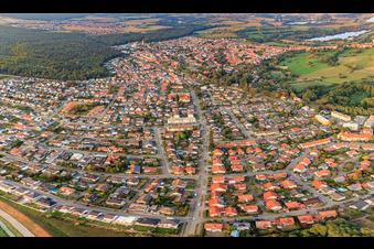 Buchstraße aus Südwesten in Jockgrim im Bundesland Rheinland-Pfalz, Deutschland