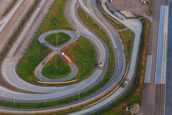 Daimler Truck Testgelände EVZ im Industriegebiet Oberwald in Wörth am Rhein im Bundesland Rheinland-Pfalz, Deutschland