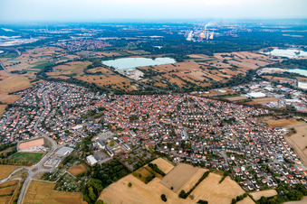 Stadtgebiet mit Außenbezirken und Innenstadtbereich in Hagenbach im Bundesland Rheinland-Pfalz, Deutschland