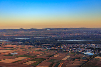 Stadtansicht aus Süden in Bellheim im Bundesland Rheinland-Pfalz, Deutschland
