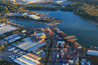 Luftbild von Hafen Germersheim mit DP World Intermodal GmbH im Bundesland Rheinland-Pfalz, Deutschland