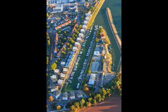 Yachthafen und Loftbebauung an der Hafenstraße mit SEA LIFE Speyer im Bundesland Rheinland-Pfalz, Deutschland