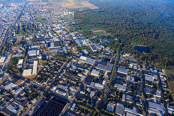 Industriegebiet Robert-Bosch-Straße mit Produkt Service Erdt GmbH und Autohaus Boltz KG in Viernheim im Bundesland Hessen, Deutschland