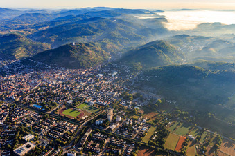 Stadtübersicht aus Südwesten mit Starkenburg-Stadion in Heppenheim im Bundesland Hessen, Deutschland