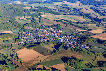 Dorfansicht aus Süden im Ortsteil Beedenkirchen in Lautertal im Bundesland Hessen, Deutschland