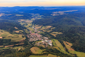 Dorfansicht aus Südwesten im Ortsteil Altengronau in Sinntal im Bundesland Hessen, Deutschland