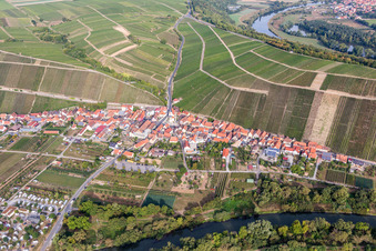 Weinort an der Mainschleife von Nordheim im Ortsteil Escherndorf in Volkach im Bundesland Bayern, Deutschland
