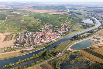 Ortschaft an den Fluss- Uferbereichen des Main in Eisenheim im Ortsteil Obereisenheim im Bundesland Bayern, Deutschland