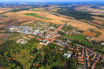 Ortsansicht und Schlosspark von Süden in Werneck im Bundesland Bayern, Deutschland