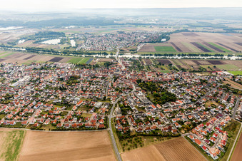 Ortschaft an den Fluss- Uferbereichen des Main in Bergrheinfeld im Bundesland Bayern, Deutschland