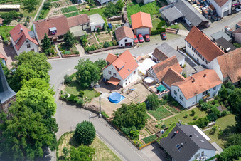 Im Pfarrwingert im Ortsteil Rechtenbach in Schweigen-Rechtenbach im Bundesland Rheinland-Pfalz, Deutschland aus der Luft