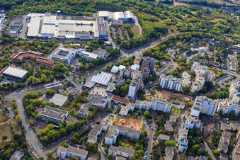 Heuchelhofstraße und Berner Straße mit  Verlagshaus Main-Post GmbH und Die Tagespost sowie Deutsche Rentenversicherung Bund in Würzburg im Bundesland Bayern, Deutschland