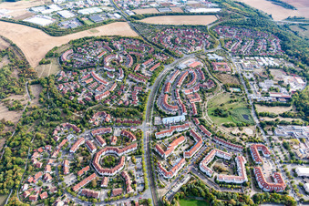 Innenstadtbereich im Stadtgebiet im Ortsteil Heuchelhof in Würzburg im Bundesland Bayern, Deutschland