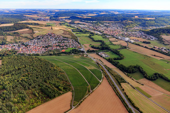 Luftbild von Ortsansicht im Taubertal aus Norden im Ortsteil Gerlachsheim in Lauda-Königshofen im Bundesland Baden-Württemberg, Deutschland