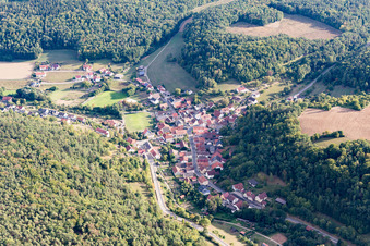 Schrägluftbild von Ortsteil Kupprichhausen in Boxberg im Bundesland Baden-Württemberg, Deutschland