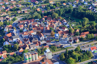 Ortsmitte mit Kirche St. Karl Borromäus und Evangelische Kirche Rosenberg im Bundesland Baden-Württemberg, Deutschland