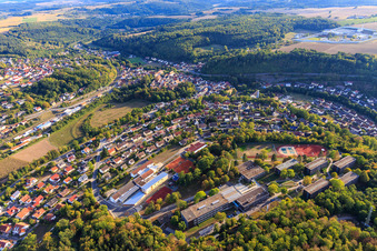Luftbild von Landesschulzentrum für Umweltbildung (LSZU),.  Internat Adelsheim - das Internat und Sporthalle des Eckenberg-Gymnasiums im Bundesland Baden-Württemberg, Deutschland