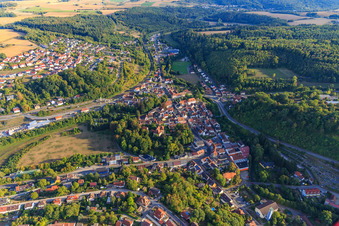Luftaufnahme von Schloßgasse und Marktstr in Adelsheim im Bundesland Baden-Württemberg, Deutschland