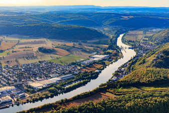 Ortsansicht am Neckar aus Osten mit European Aerosols GmbH in Haßmersheim im Bundesland Baden-Württemberg, Deutschland