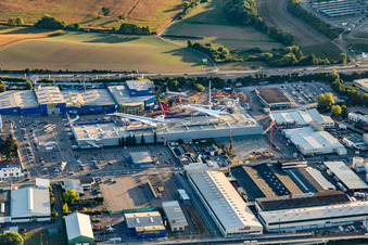 Aussengelände des Auto & Technik MUSEUM SINSHEIM mit Concorde im Ortsteil Steinsfurt in Sinsheim im Bundesland Baden-Württemberg, Deutschland