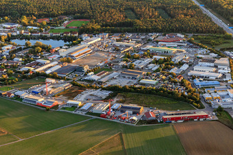 Industriegebiet an der A5 mit Christian Bauer Kfz-Meisterbetrieb in Forst im Bundesland Baden-Württemberg, Deutschland