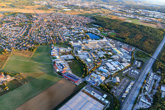 Industriegebiet an der A5 mit RONAL TECHNOLOGIE GmbH in Forst im Bundesland Baden-Württemberg, Deutschland