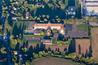 Schulgebäude der College Saint Antoine in Phalsbourg in Grand Est im Bundesland Moselle, Frankreich