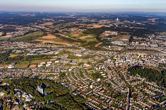 Ortsansicht der Straßen und Häuser der Wohngebiete in Homburg im Bundesland Saarland, Deutschland
