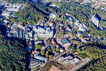 Klinikgelände des Krankenhauses Universitätsklinikum des Saarlandes in Homburg, Deutschland