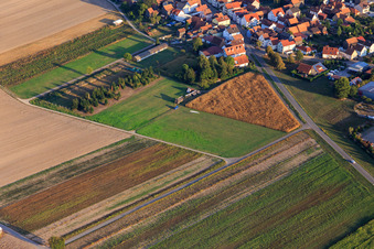 Landeplatz am Ortseingang in Hatzenbühl im Bundesland Rheinland-Pfalz, Deutschland
