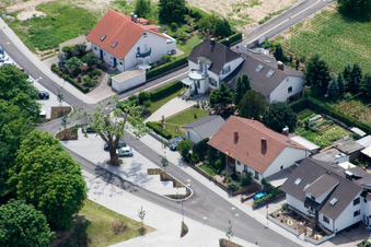 Schrägluftbild von Bahnhofstr in Winden im Bundesland Rheinland-Pfalz, Deutschland