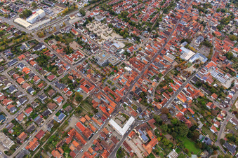 Luftbild von Demo "Frauenbündnis Kandel" vs. "AntiFa/Wir sind Kandel/Omas gegen rechts" im Bundesland Rheinland-Pfalz, Deutschland