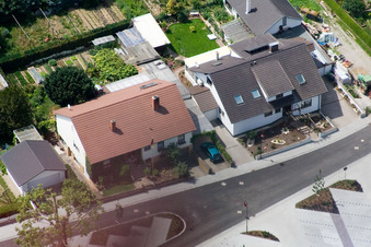 Bahnhofstr in Winden im Bundesland Rheinland-Pfalz, Deutschland aus der Drohnenperspektive