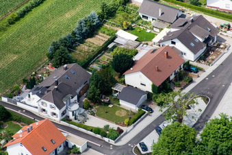 Bahnhofstr in Winden im Bundesland Rheinland-Pfalz, Deutschland von der Drohne aus gesehen