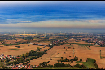Luftbild von Windpark der EnBW - Windenergieanlage mit 6 Windrädern aus Westen in Freckenfeld im Bundesland Rheinland-Pfalz, Deutschland