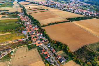 Luftbild von Hauptstraße von Westen in Vollmersweiler im Bundesland Rheinland-Pfalz, Deutschland