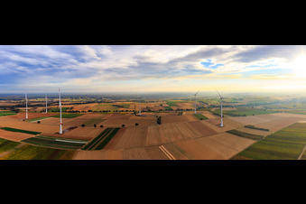 Windpark der EnBW - Windenergieanlage mit 6 Windrädern in Freckenfeld im Bundesland Rheinland-Pfalz, Deutschland von einer Drohne aus