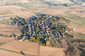 Drohnenaufname von Retschwiller im Bundesland Bas-Rhin, Frankreich